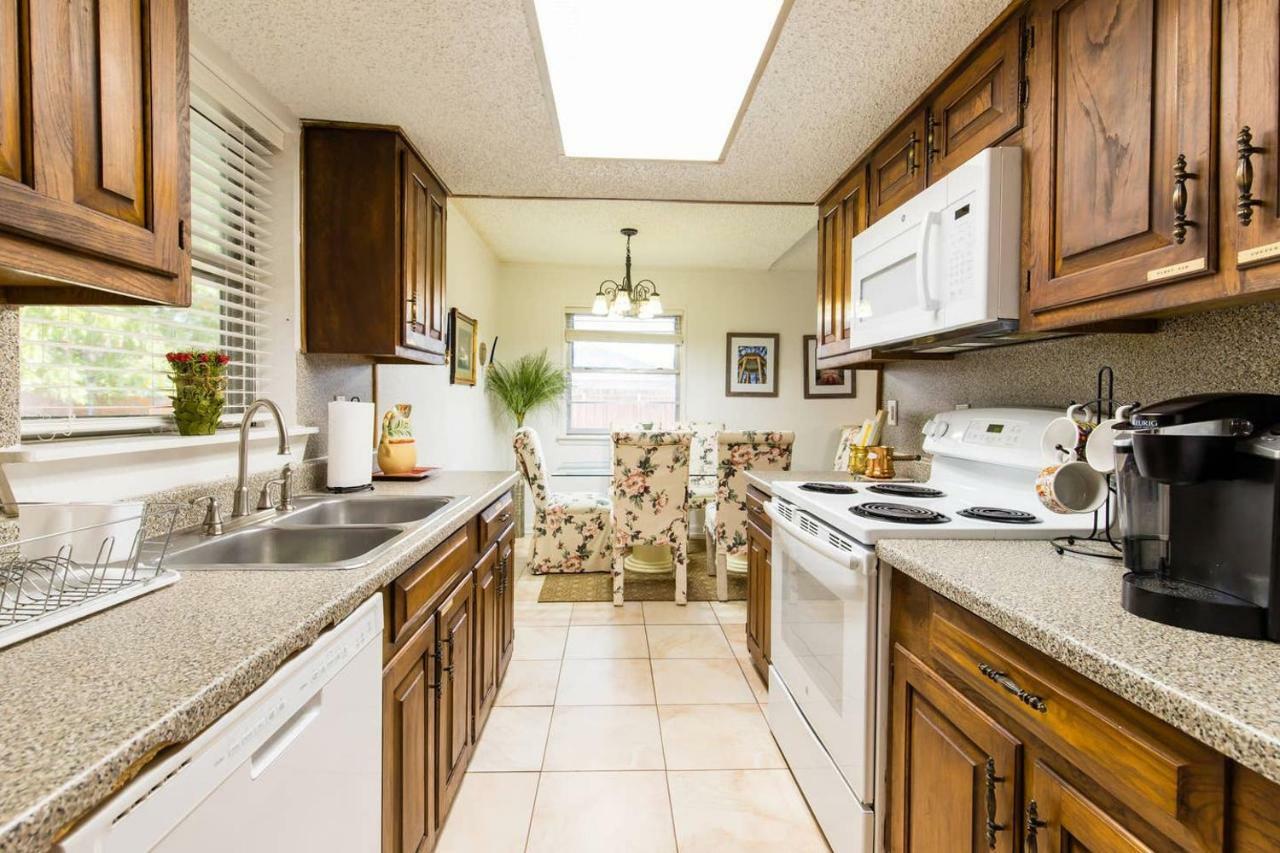 Oasis Near Dfw Airport With Mediterranean Setting Irving Extérieur photo